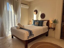 Noah Beach Hotel & Suites