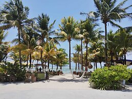 Noah Beach Hotel & Suites