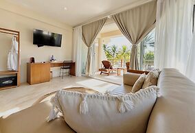 Noah Beach Hotel & Suites
