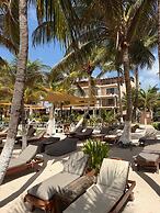 Noah Beach Hotel & Suites