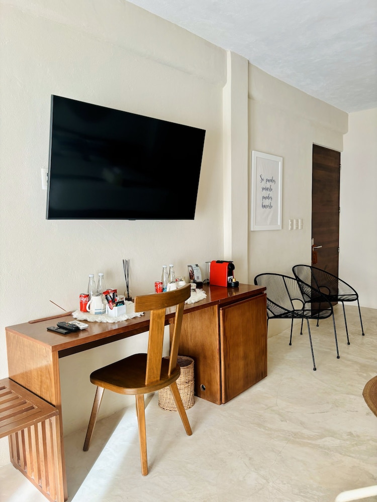 Noah Beach Hotel & Suites
