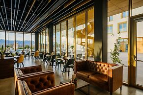 mk | hotel tirana