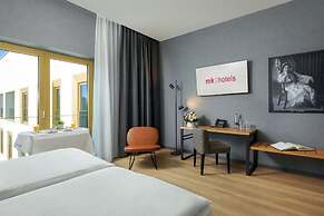 mk | hotel tirana