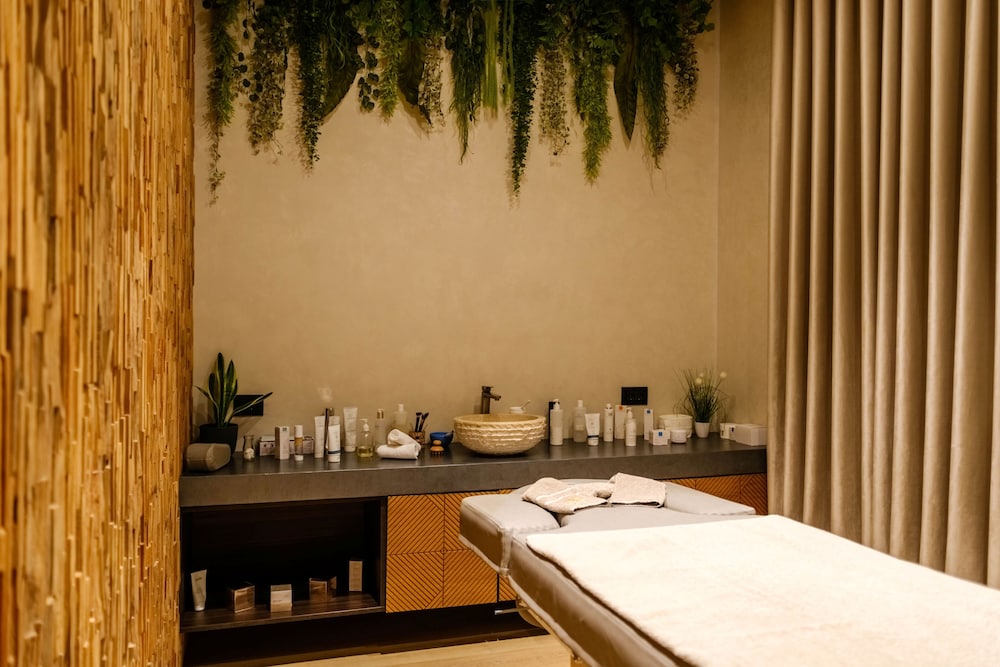 mk | hotel tirana
