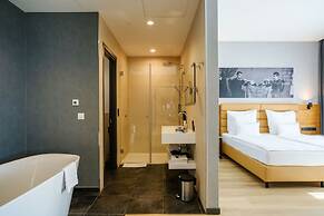 mk | hotel tirana