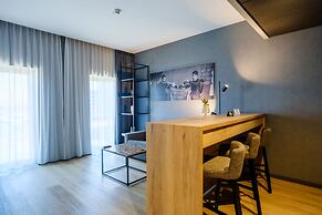 mk | hotel tirana