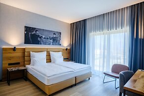 mk | hotel tirana