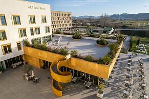 mk | hotel tirana