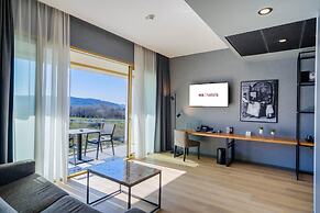 mk | hotel tirana