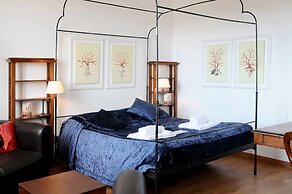 Charming Studio Apartment in Front of the Arno River