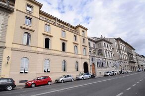 Charming Studio Apartment in Front of the Arno River