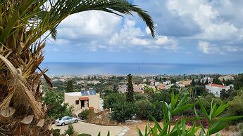 Room-spacious Room in Creta for 3 People