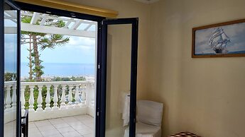 Room-spacious Room in Creta for 3 People