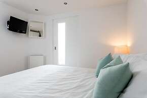 Immaculate 1-bed Apartment on Hove Seafront