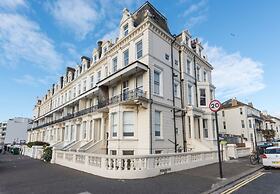 Immaculate 1-bed Apartment on Hove Seafront