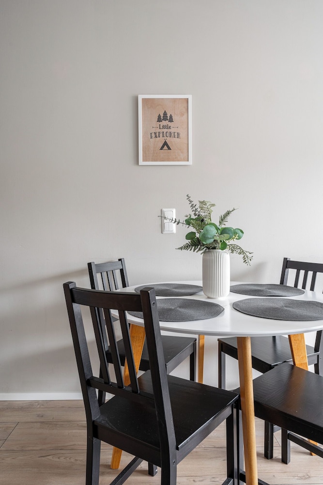 1BR Apt and Balcony next to Railway Station