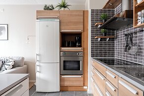 1BR Apt and Balcony next to Railway Station