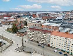 1BR Apt and Balcony next to Railway Station