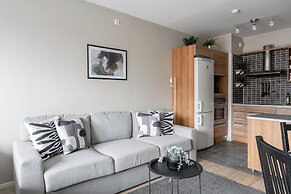 1BR Apt and Balcony next to Railway Station