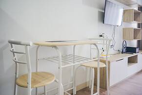 Minimalist and Comfy Studio Springwood Apartment