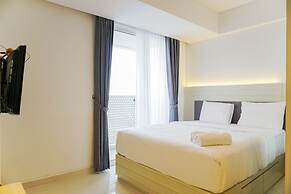 Relax and Comfy with Pool View @ Studio West Vista Apartment
