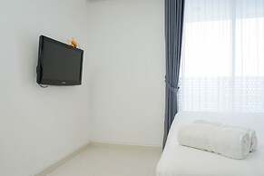 Relax and Comfy with Pool View @ Studio West Vista Apartment
