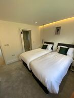 Amazing 2 Bed 2 Bath Flat