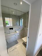 Lovely 2 Bedroom Flat with Parking