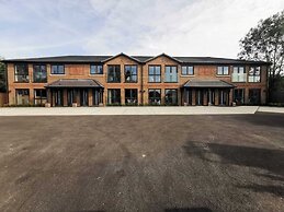 Lovely 2 Bedroom Flat with Parking
