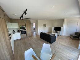 Amazing 2 Bed Flat with Parking