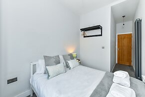 Long Eaton Modern 4bed House