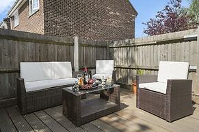 House - Sleeps 8 & On-site Parking