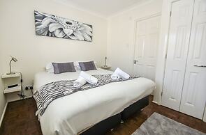 Britannia Harbour View Parking by Brighton Holiday Lets