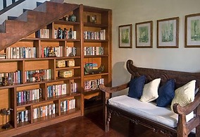 Villa Anyar