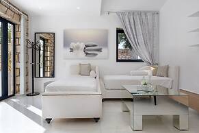 Dion Villa - Pool & Jacuzzi - Sleeps 4 - Zakynthos