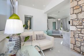 Dion Villa - Pool & Jacuzzi - Sleeps 4 - Zakynthos