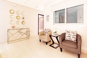 Bright & Spacious 3BR With Study in Downtown - Sleeps 7!