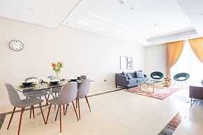Bright & Spacious 3BR With Study in Downtown - Sleeps 7!
