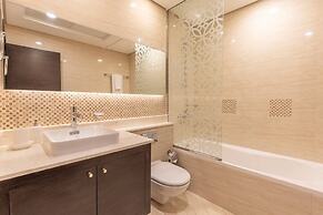 Bright & Spacious 3BR With Study in Downtown - Sleeps 7!