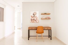 Bright & Spacious 3BR With Study in Downtown - Sleeps 7!