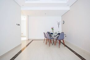 Bright & Spacious 3BR With Study in Downtown - Sleeps 7!