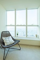 Light & Contemporary 1BR in Marina - Sea Views!