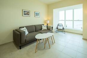 Light & Contemporary 1BR in Marina - Sea Views!
