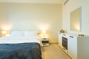 Light & Contemporary 1BR in Marina - Sea Views!