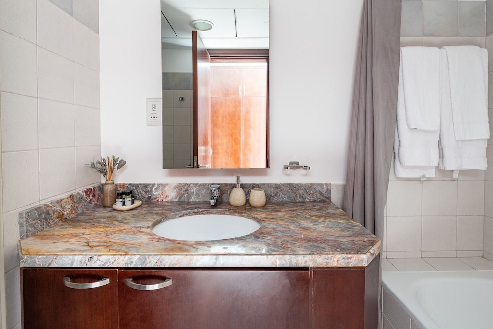 Modern + Bright 2BR With Dubai Marina Views!