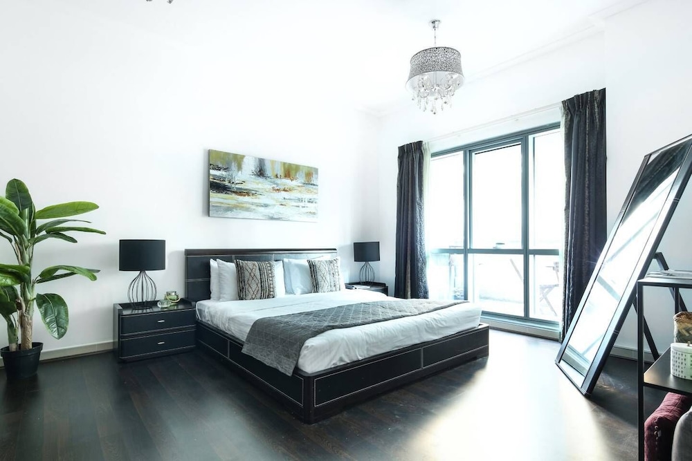 Remarkable & Gorgeous 1BR Loft in Jbr!