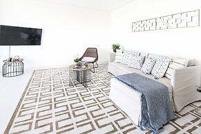 Superior + Luxurious 3BR - Sleeping 8! New!