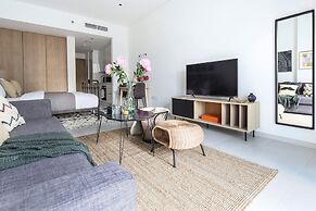 Stunning Studio w/ Burj Khalifa View!