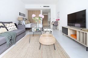 Stunning Studio w/ Burj Khalifa View!