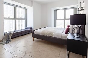 Elegant and Spacious 2BR w/ Sea Views in Marina!